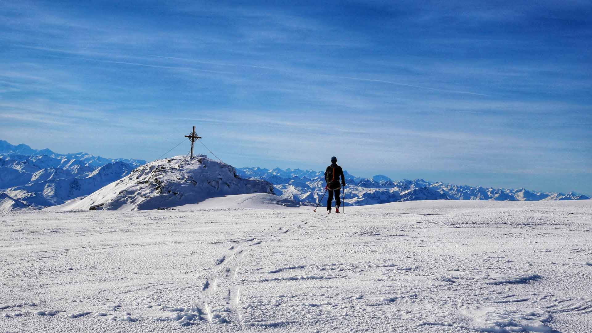 Ski tour Weißseespitze - on the flat summit plateau